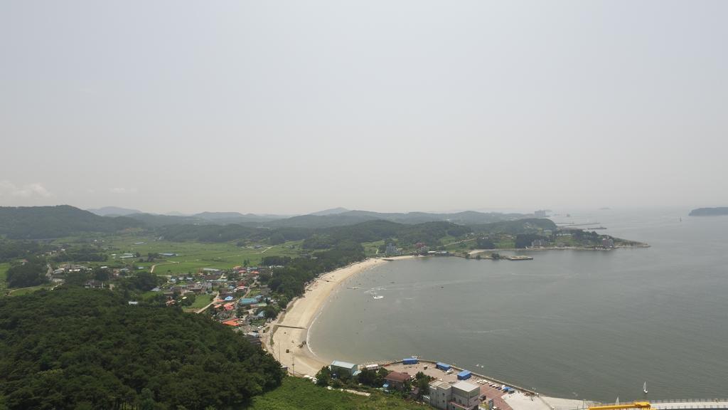 Yongdu Beach Pension Порён Экстерьер фото