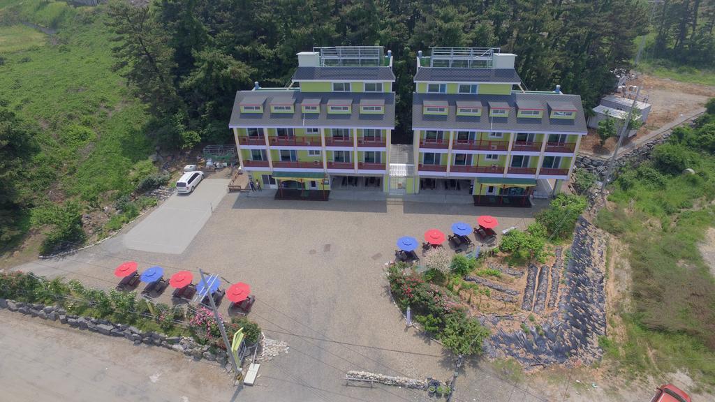 Yongdu Beach Pension Порён Экстерьер фото