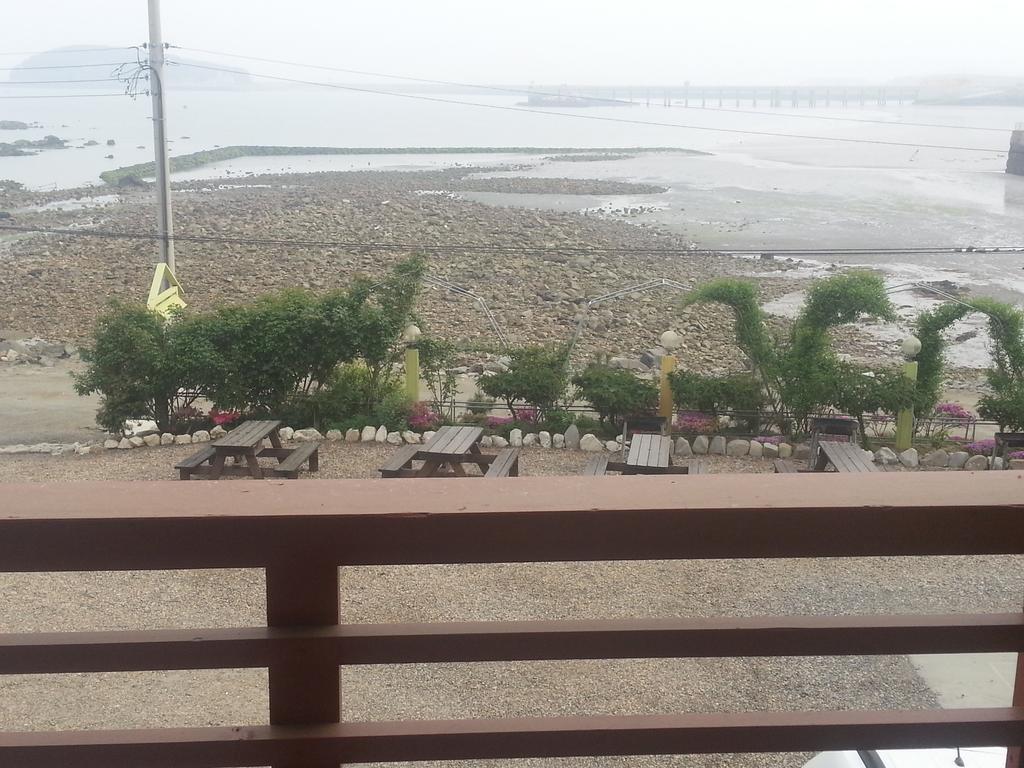 Yongdu Beach Pension Порён Экстерьер фото