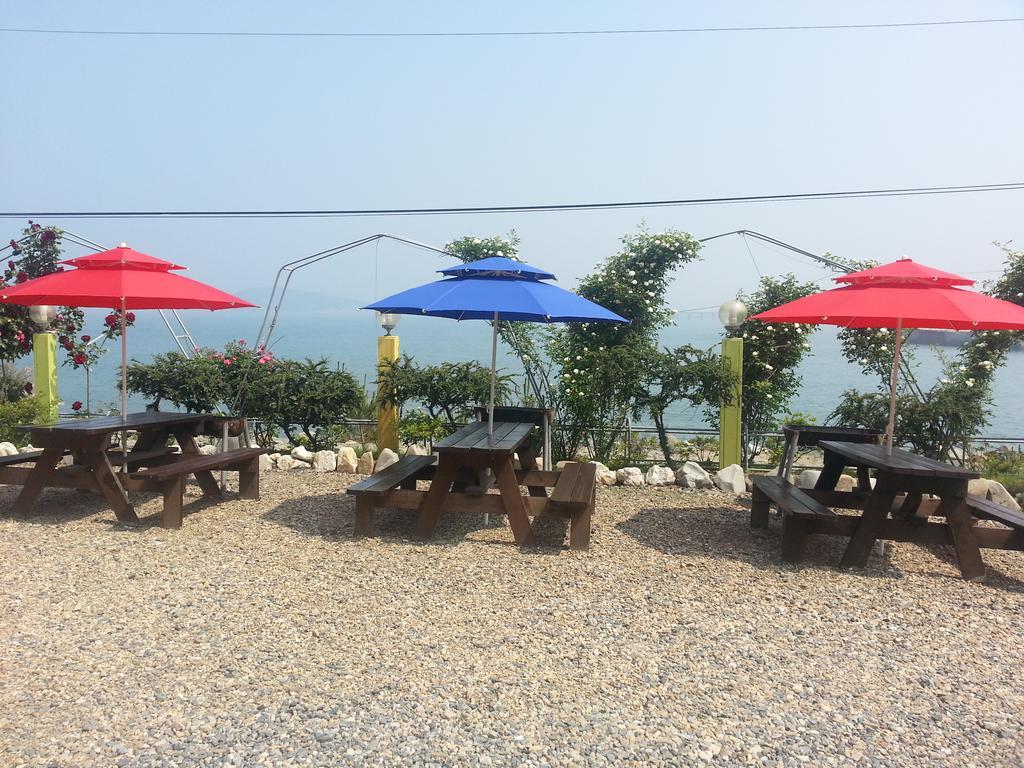 Yongdu Beach Pension Порён Экстерьер фото