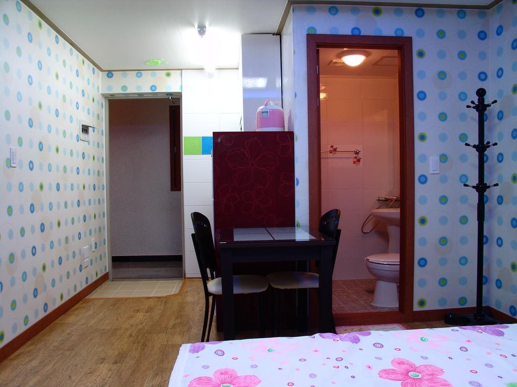 Yongdu Beach Pension Порён Экстерьер фото