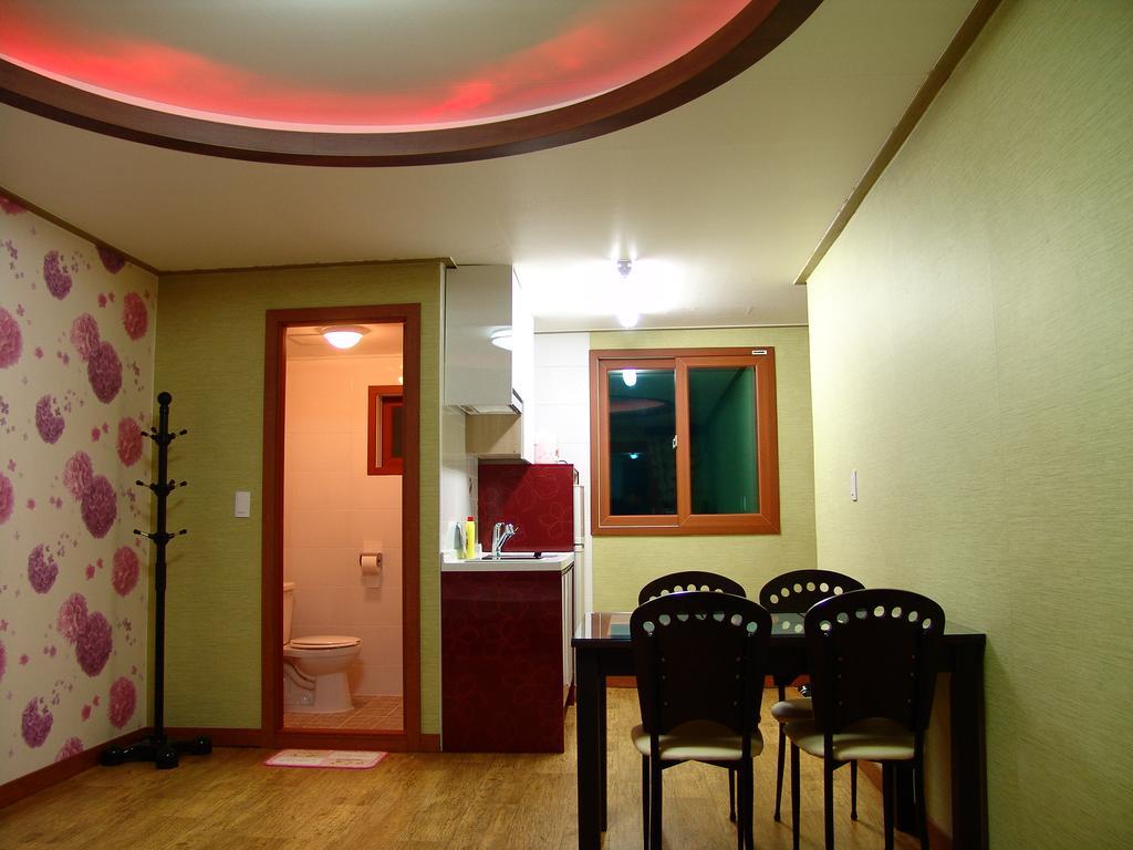 Yongdu Beach Pension Порён Экстерьер фото