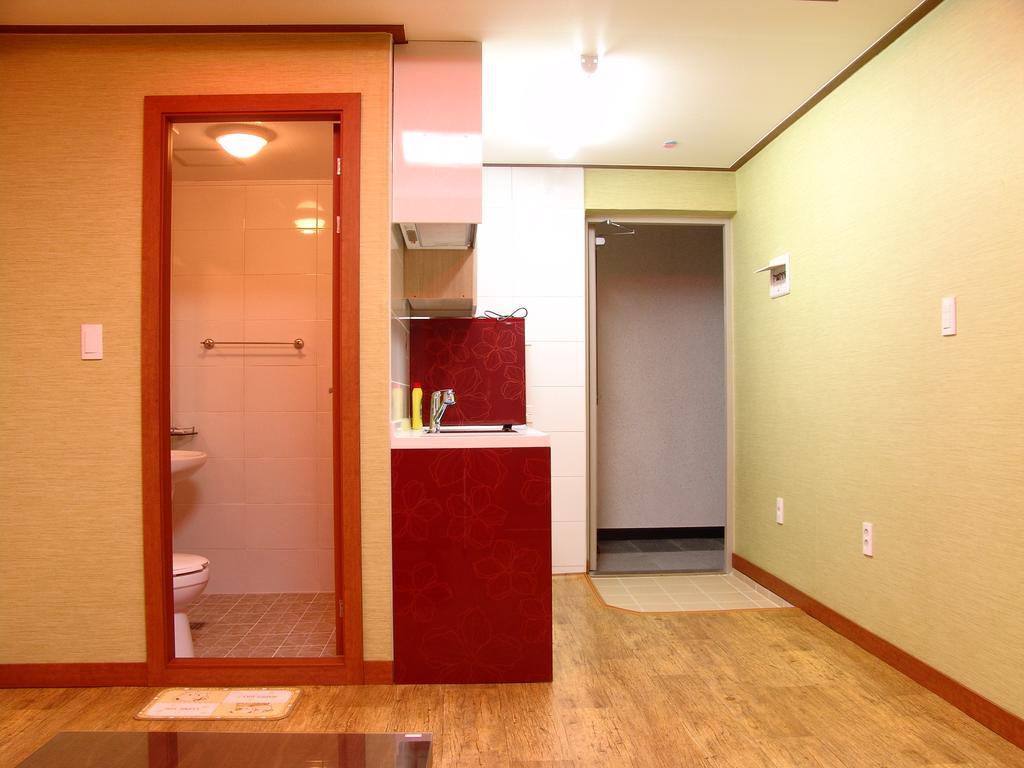 Yongdu Beach Pension Порён Экстерьер фото