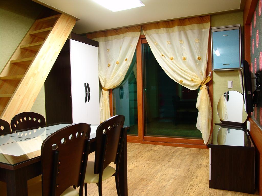 Yongdu Beach Pension Порён Экстерьер фото