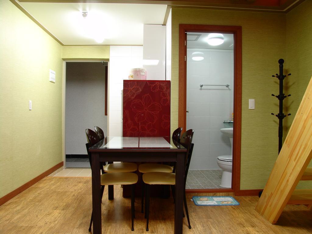 Yongdu Beach Pension Порён Экстерьер фото