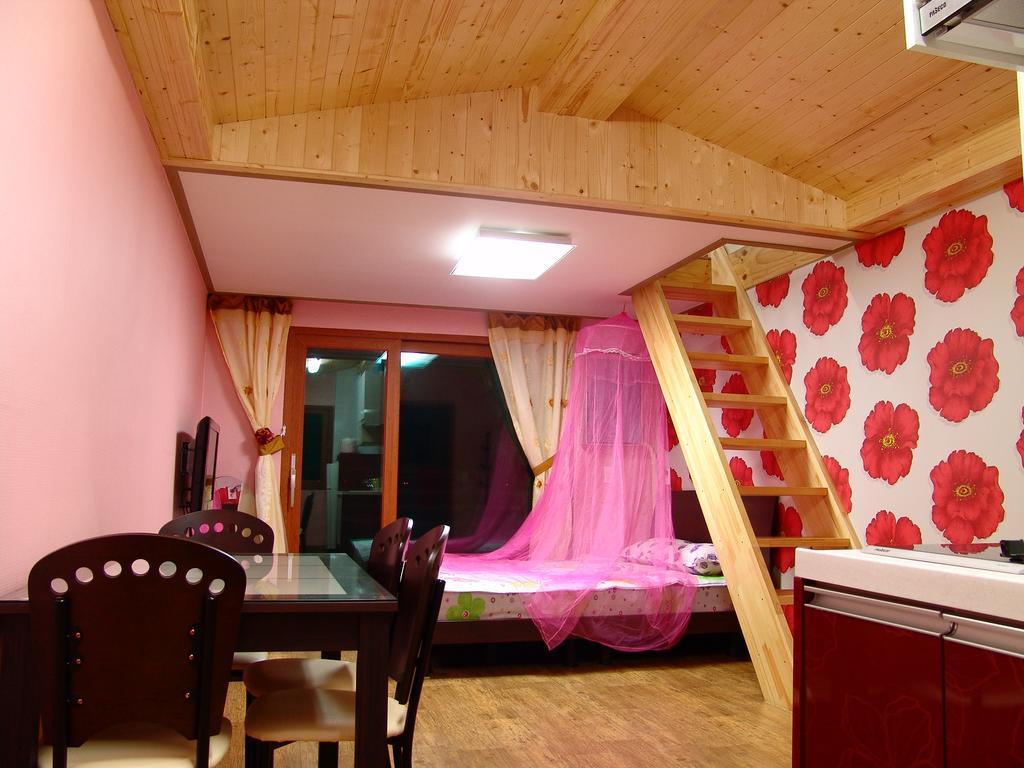 Yongdu Beach Pension Порён Экстерьер фото