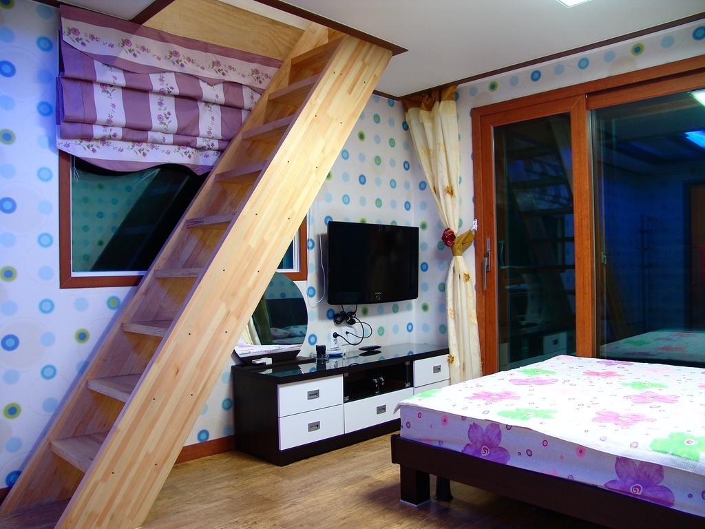 Yongdu Beach Pension Порён Экстерьер фото