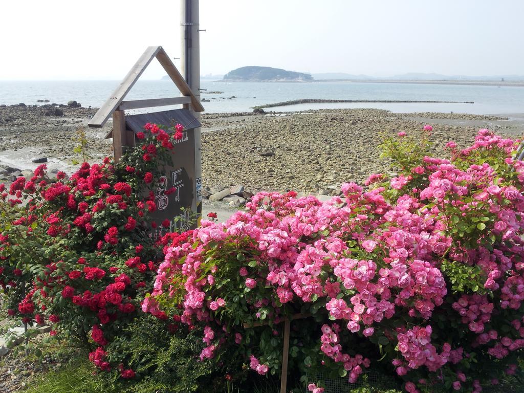 Yongdu Beach Pension Порён Экстерьер фото
