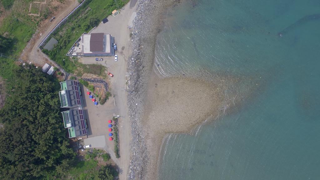 Yongdu Beach Pension Порён Экстерьер фото